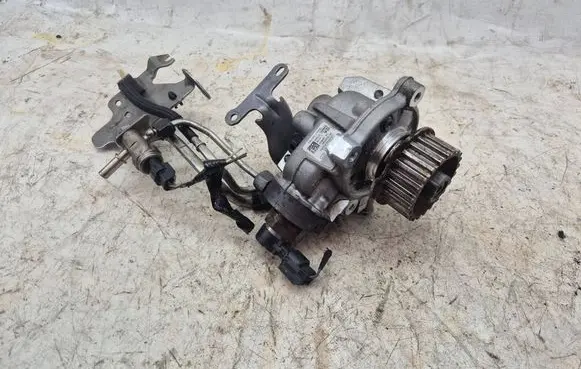 Ford Focus Fuel injection high pressure pump 9818034380 0445010781