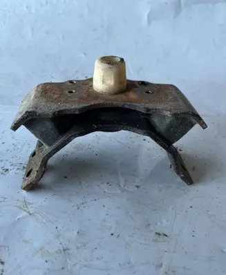 Toyota Land Cruiser (J120) Gearbox mount 
