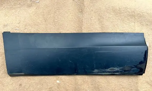 Land Rover Discovery 5 Rear door trim (molding) HY32274A48AE