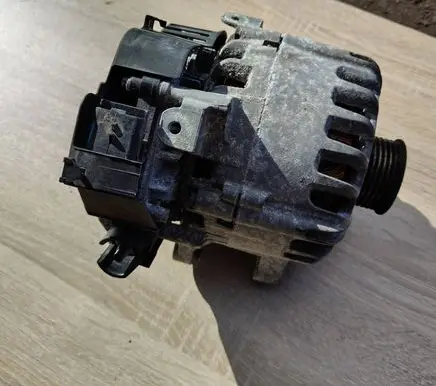Citroen C4 II Picasso Generator/alternator 9826549680 617008827 2719952A