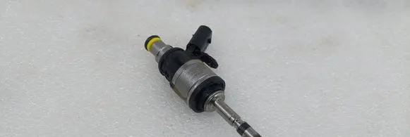 Audi Q5 SQ5 FY Fuel injector 06Q906036A 06Q906A01
