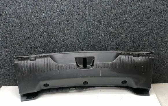 Trunk/boot sill cover protection
