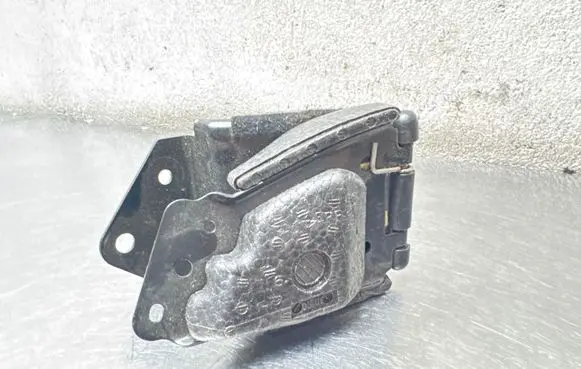 Volvo C70 Front door upper hinge 9218012A