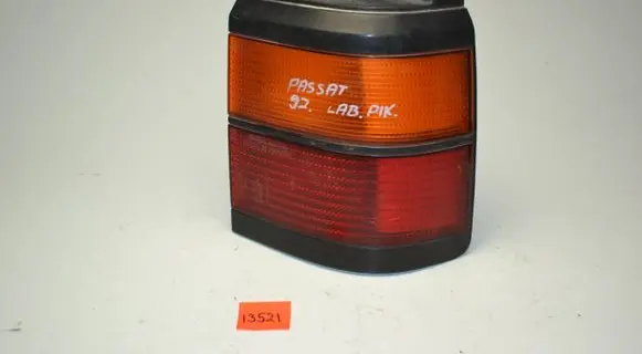Volkswagen PASSAT B3 Rear/tail lights 333945257