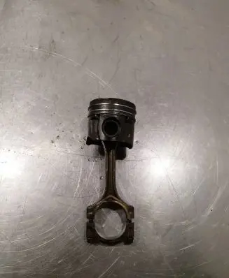 Toyota Verso-S Piston with connecting rod
