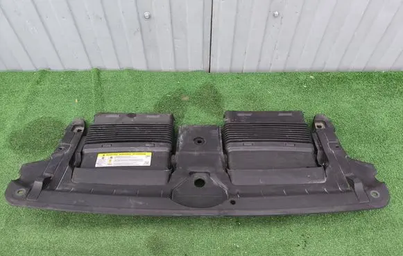 Audi Q7 4M Intercooler air guide/duct channel 4M0807081