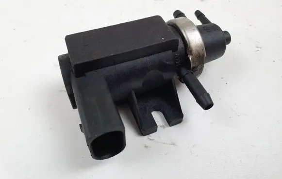 Audi A4 S4 B6 8E 8H Turbo solenoid valve 1J0906627