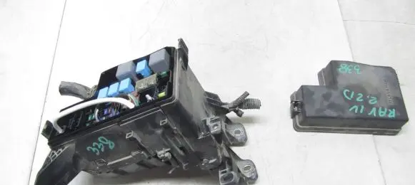 Toyota RAV 4 (XA40) Fuse box set