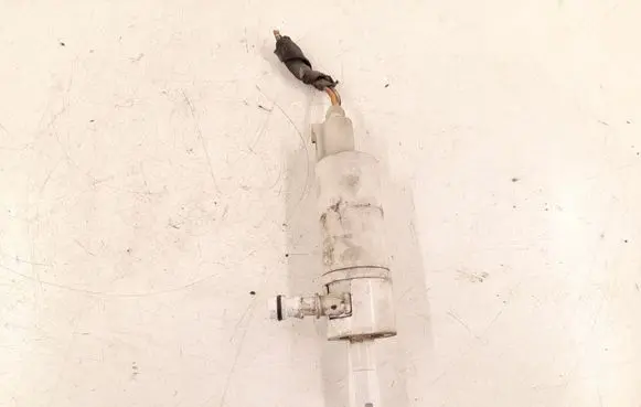 Mercedes-Benz R W251 Headlight washer spray nozzle 1648690221 A1648690221