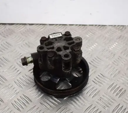 Toyota Yaris Power steering pump