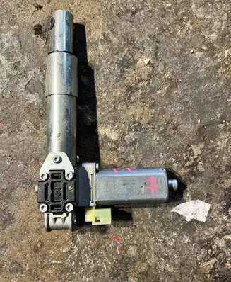 BMW 5 E60 E61 Seat adjustment motor 8321087