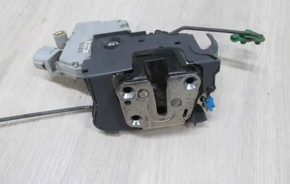Nissan Cab Star Front door lock 805523Y51B 36359