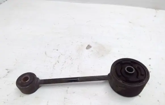 Subaru Forester SF Engine mount bracket
