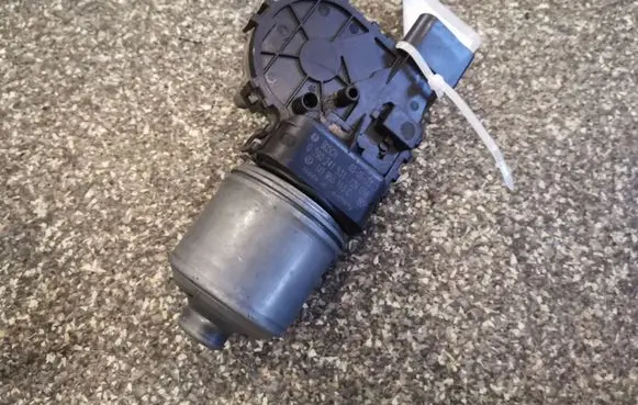 Volkswagen Golf IV Wiper motor 0390241531 1J1955113C