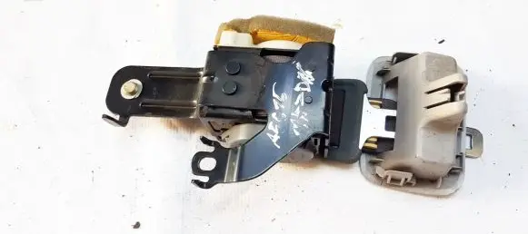 Middle seatbelt (rear)