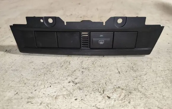 Ford Focus Windscreen/window heater switch 4m5113d734