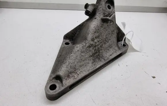 BMW 7 E65 E66 Engine mounting bracket 6770005 22116770005