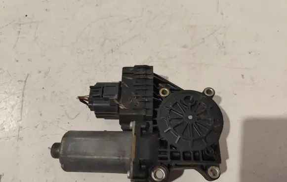 Ford Mondeo Mk III Front door window regulator motor 0130821770