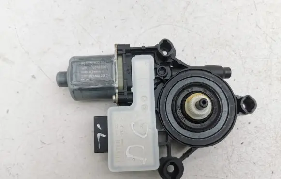 Audi A1 Rear door window regulator motor 8W0959802