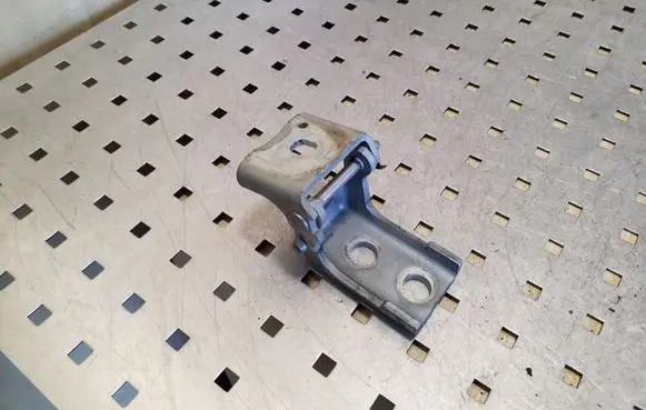 Peugeot 5008 Front door upper hinge