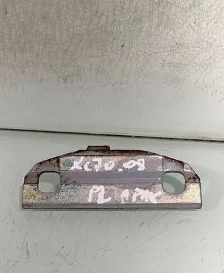 Volvo XC70 Front door lower hinge 