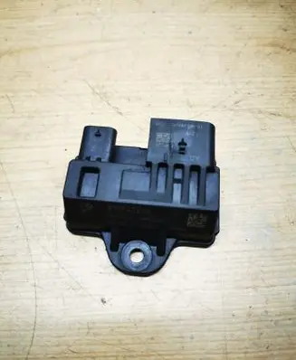 Glow plug pre-heat relay