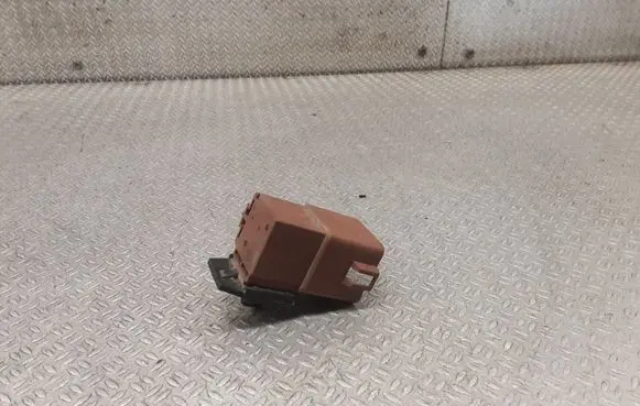 Citroen C5 Coolant fan relay 250030