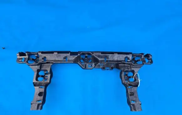 BMW 1 F40 Rear bumper mounting bracket 8496655