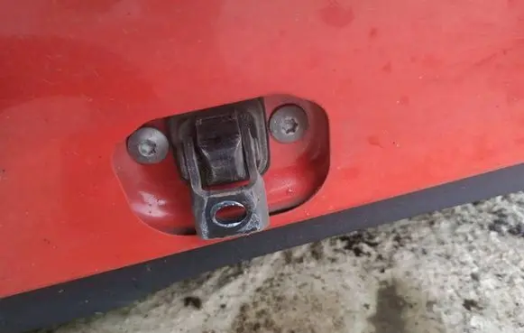 Volkswagen Cross Polo Rear door check strap stopper