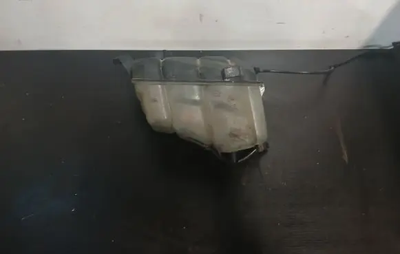 Coolant expansion tank/reservoir