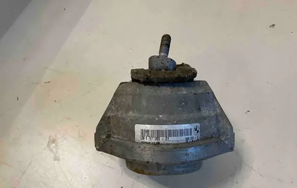 Engine mount bracket