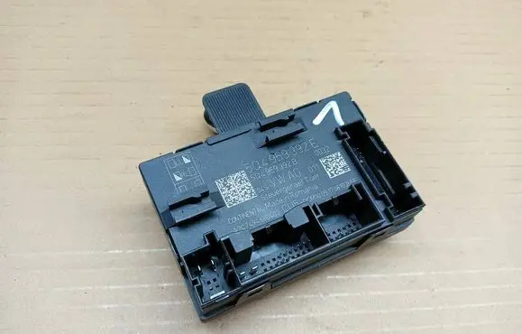 Skoda Kodiaq Door control unit/module 5Q4959392E 5Q4959392B
