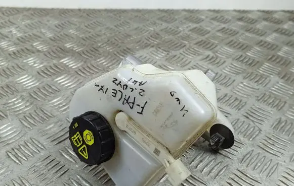 Master brake cylinder