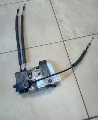 Hyundai ix35 Rear door lock 814102Y010 NE70687