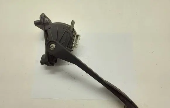 Volvo S60 Accelerator throttle pedal 9496821 D141 00776918