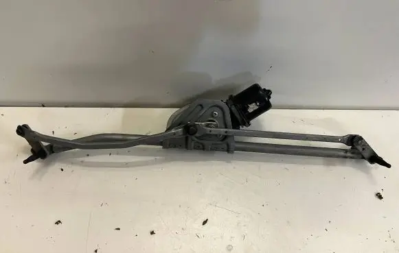 Mini One - Cooper Coupe R56 Front wiper linkage and motor 53555304
