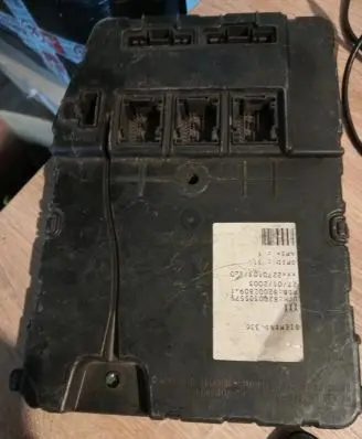 Renault Megane II Comfort/convenience module 8200305575