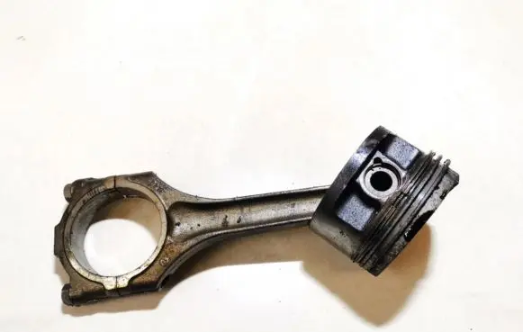 Ford Galaxy Piston with connecting rod 021E