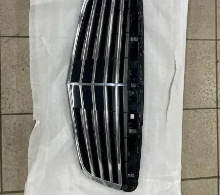 Mercedes-Benz S W221 Front bumper upper radiator grill A2218800583