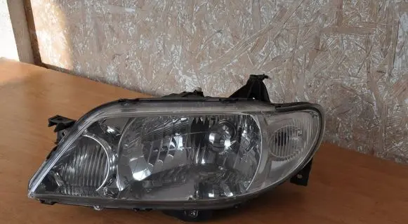 Mazda 323 F Headlight/headlamp
