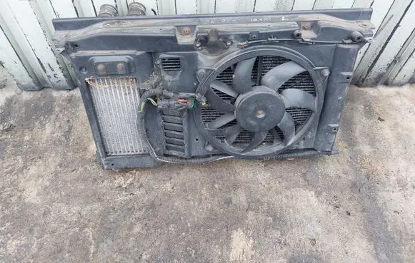 Citroen C4 I Radiator support slam panel