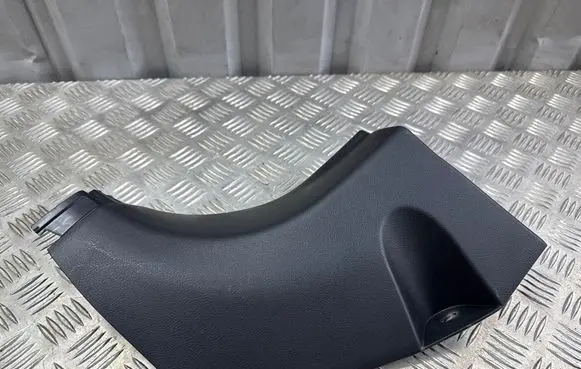Foot area side trim