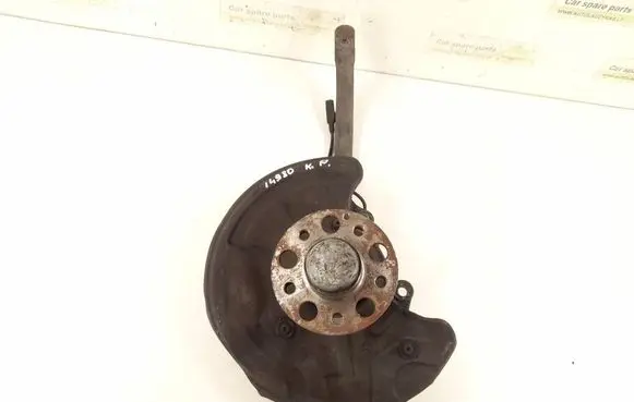 Mercedes-Benz CLS C219 Front wheel hub 2113302020 2113303720
