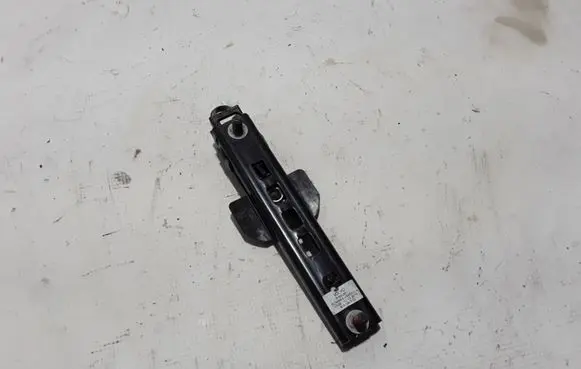 Volvo XC90 Seat belt height adjuster 31332261