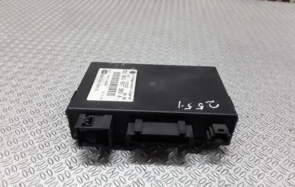 Volkswagen Touran I Tow bar trailer control unit/module 8E0907383A
