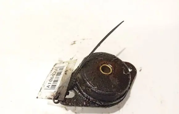 Mercedes-Benz 100 W631 Engine mount bracket 