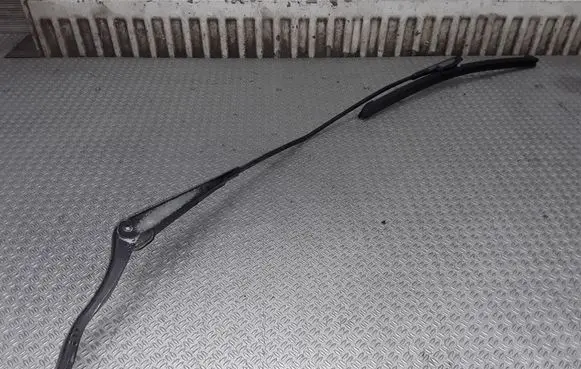 Windshield/front glass wiper blade