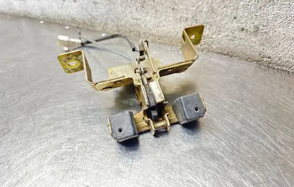 Opel Frontera B Tailgate window lock/catch/latch 