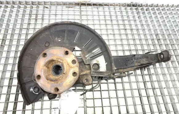 Volkswagen Touareg I Front wheel hub spindle knuckle