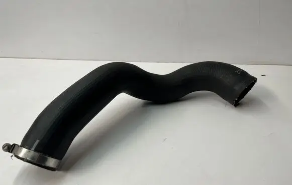Land Rover Discovery 5 Engine coolant pipe/hose